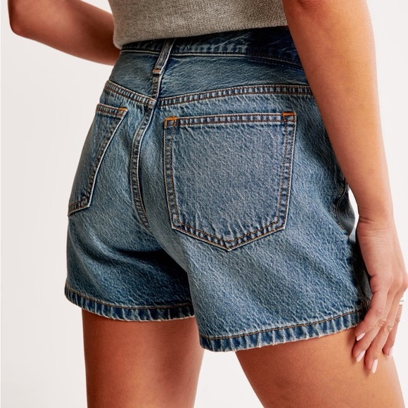 NWT - A&F Low Rise Baggy Short - Picture 10 of 10